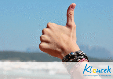 Daumen hoch fürs Persoanl Branding im verkauf