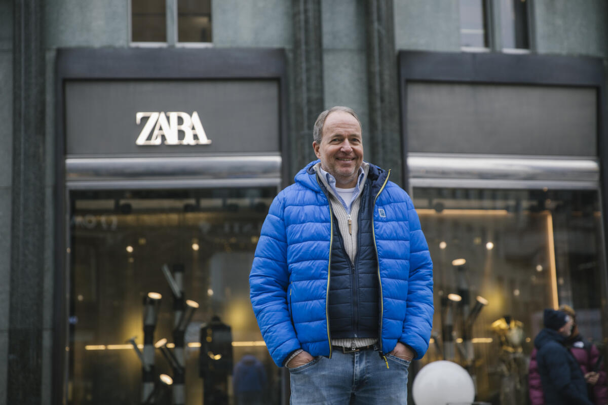 Bernhard Kloucek vor einem Zara