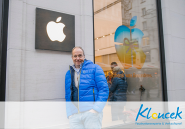 Faszination statt Preis: Bernhard vor dem Apple Store